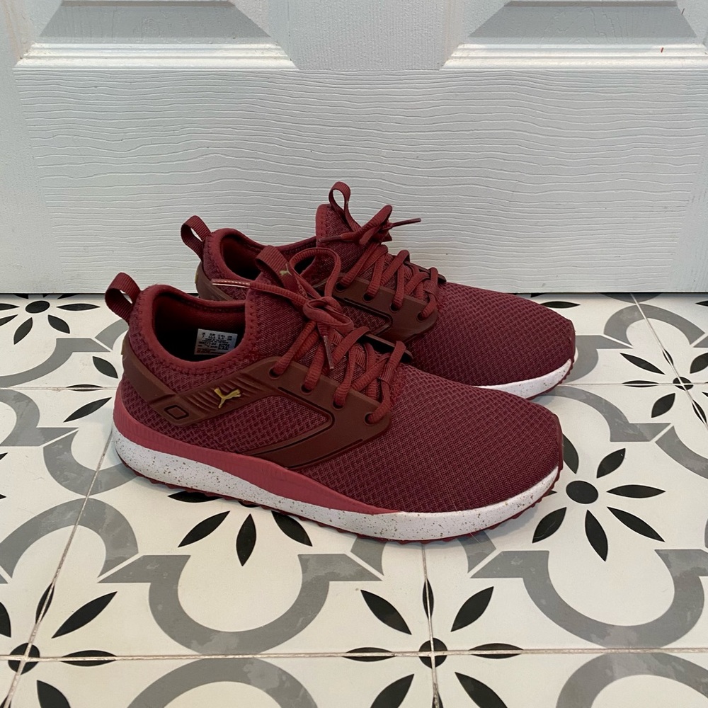 puma red sneaker